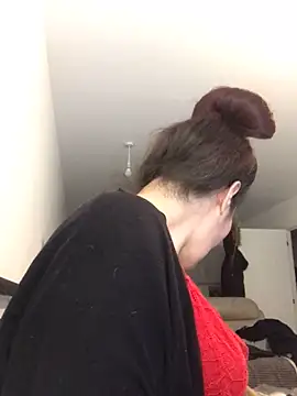 Snapshot of Curvy-Essex-Milf chatting on 10-12-25, 11:09 Curvy-Essex-Milf online show from 10-12-25, 11:09