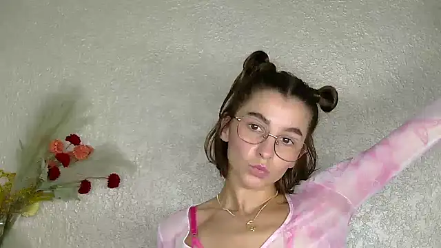 Snapshot of luna_Gharming chatting on 09-11-25, 06:35 luna Gharming online show from 09-11-25, 06:35