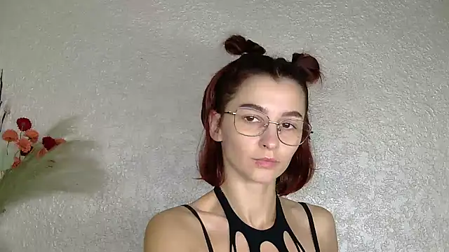 Snapshot of luna_Gharming chatting on 10-15-25, 06:24 luna Gharming online show from 10-15-25, 06:24