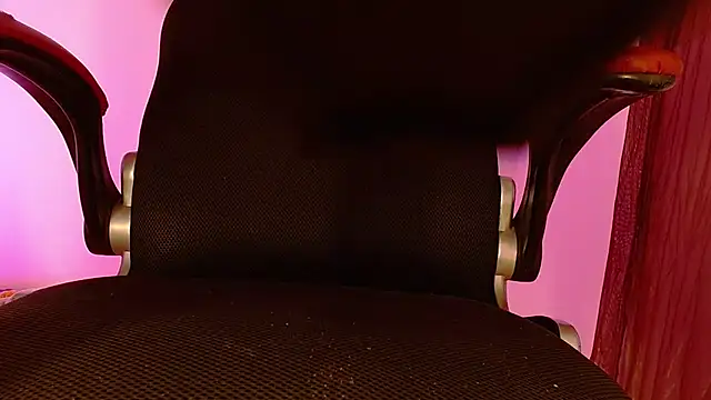 Small Hot19 online show from 11-16-25, 09:15