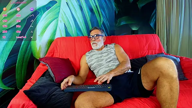 Snapshot of LukeCrews chatting on 09-23-25, 07:17 LukeCrews online show from 09-23-25, 07:17