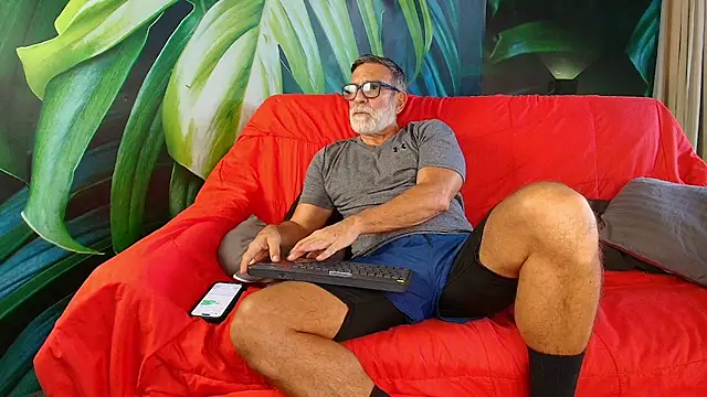 Snapshot of LukeCrews chatting on 09-25-25, 07:17 LukeCrews online show from 09-25-25, 07:17