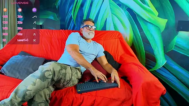 Snapshot of LukeCrews chatting on 09-29-25, 07:19 LukeCrews online show from 09-29-25, 07:19