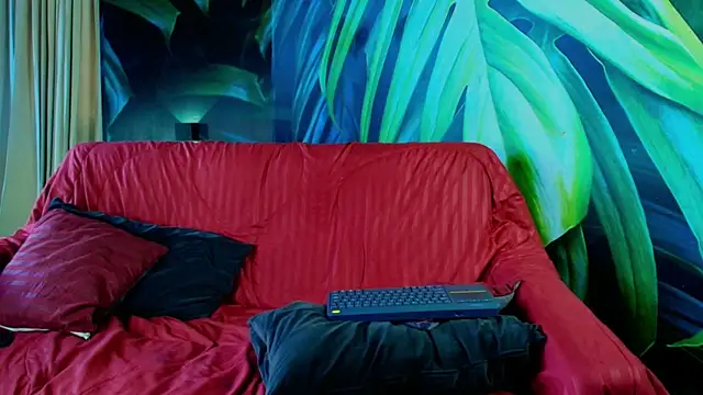 Snapshot of LukeCrews chatting on 10-01-25, 07:31 LukeCrews online show from 10-01-25, 07:31