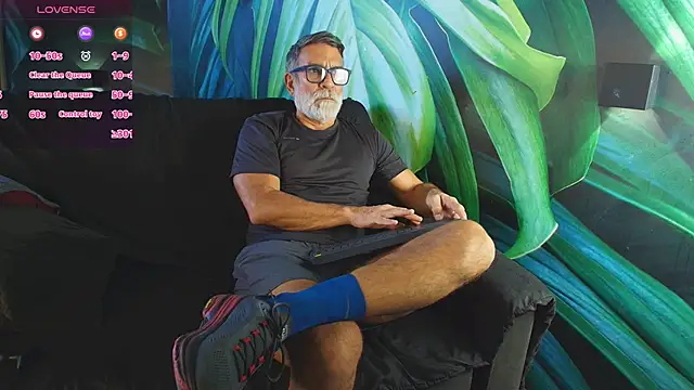 Snapshot of LukeCrews chatting on 10-09-25, 07:34 LukeCrews online show from 10-09-25, 07:34