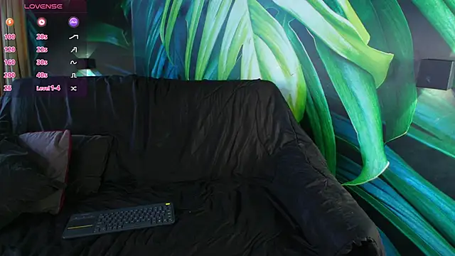 Snapshot of LukeCrews chatting on 10-10-25, 06:51 LukeCrews online show from 10-10-25, 06:51