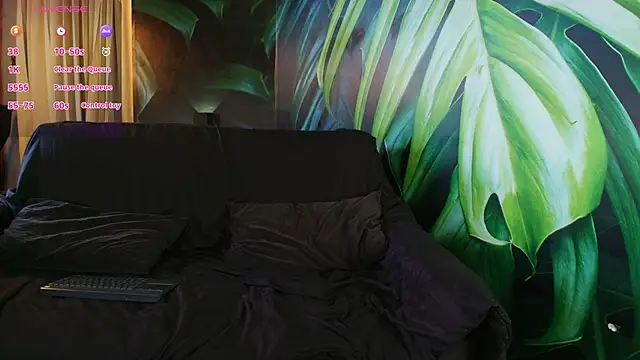 Snapshot of LukeCrews chatting on 10-12-25, 06:51 LukeCrews online show from 10-12-25, 06:51