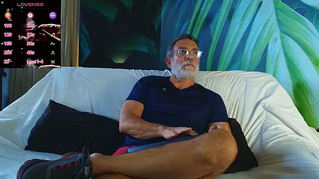 Snapshot of LukeCrews chatting on 10-22-25, 07:24 LukeCrews online show from 10-22-25, 07:24