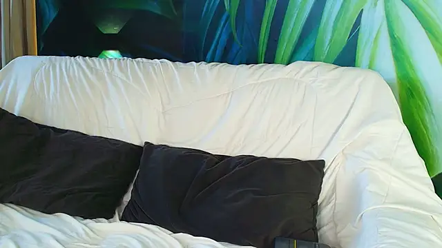 Snapshot of LukeCrews chatting on 10-23-25, 07:23 LukeCrews online show from 10-23-25, 07:23