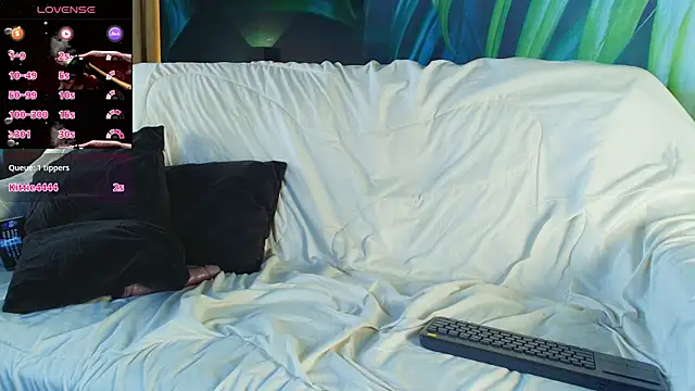 Snapshot of LukeCrews chatting on 10-24-25, 07:32 LukeCrews online show from 10-24-25, 07:32