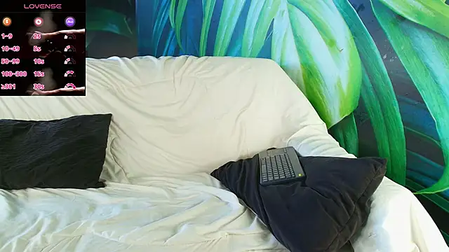 Snapshot of LukeCrews chatting on 10-28-25, 05:48 LukeCrews online show from 10-28-25, 05:48