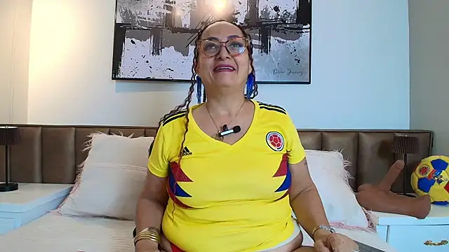 AlessandraLeroy online show from 06-17-26, 12:07