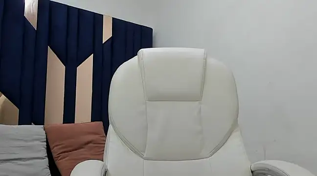 Snapshot of Oriana69_ chatting on 03-11-25, 09:26 Oriana69  online show from 03-11-25, 09:26