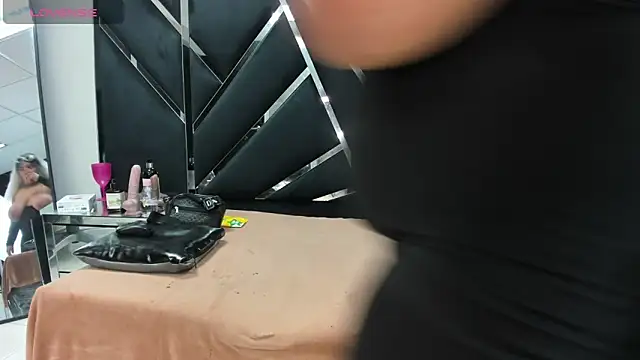 Snapshot of Oriana69_ chatting on 09-08-25, 03:00 Oriana69  online show from 09-08-25, 03:00