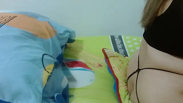 Snapshot of Milena_Foox chatting on 10-30-25, 07:58 Milena Foox online show from 10-30-25, 07:58