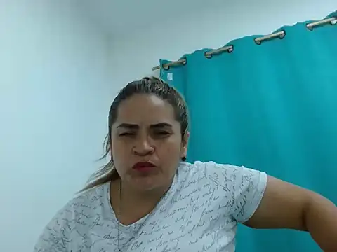 Snapshot of Milena_Foox chatting on 12-18-25, 01:11 Milena Foox online show from 12-18-25, 01:11