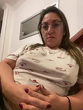 Luna-nevada online show from 04-21-26, 01:42