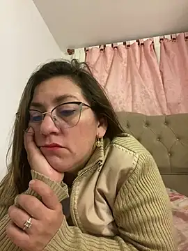 Snapshot of Luna-nevada chatting on 06-11-26, 02:53 Luna-nevada online show from 06-11-26, 02:53