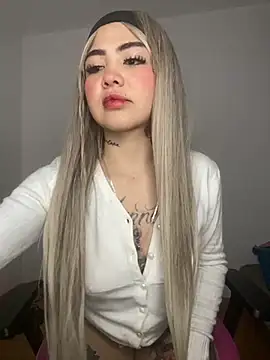 Snapshot of Mia_cullen_ chatting on 10-11-25, 01:38 Mia cullen  online show from 10-11-25, 01:38