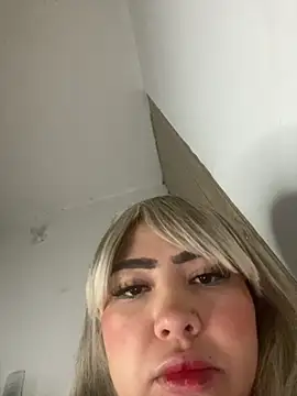 Snapshot of Mia_cullen_ chatting on 10-25-25, 02:19 Mia cullen  online show from 10-25-25, 02:19