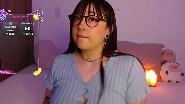 Snapshot of Oliviargf chatting on 09-22-25, 02:24 Oliviargf online show from 09-22-25, 02:24