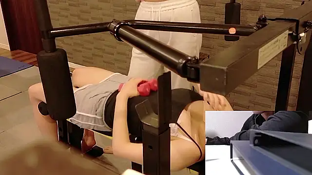 Snapshot of Stretch-man chatting on 11-12-25, 08:04 Stretch-man online show from 11-12-25, 08:04