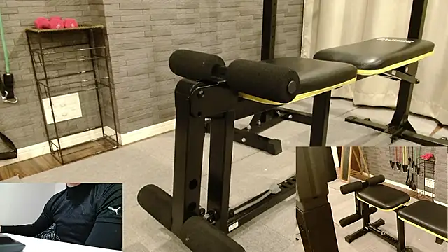 Snapshot of Stretch-man chatting on 11-26-25, 01:01 Stretch-man online show from 11-26-25, 01:01