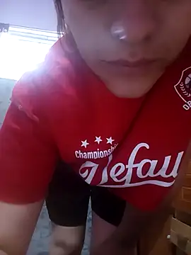 Snapshot of Putitaa34 chatting on 12-05-25, 06:04 Putitaa34 online show from 12-05-25, 06:04