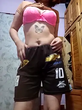 Snapshot of Putitaa34 chatting on 12-13-25, 11:21 Putitaa34 online show from 12-13-25, 11:21