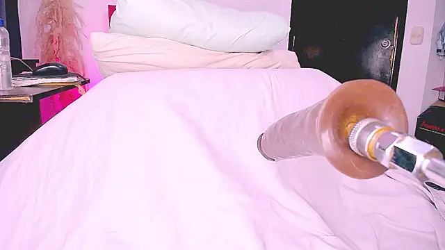 Snapshot of lucia-233 chatting on 11-08-25, 08:40 lucia-233 online show from 11-08-25, 08:40