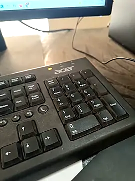 Snapshot of himvilohi08 chatting on 10-15-25, 08:03 himvilohi08 online show from 10-15-25, 08:03