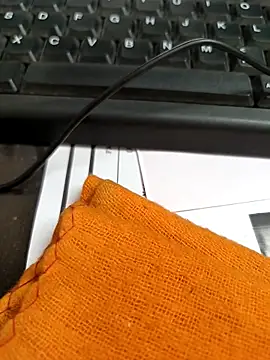 Snapshot of himvilohi08 chatting on 10-31-25, 11:11 himvilohi08 online show from 10-31-25, 11:11