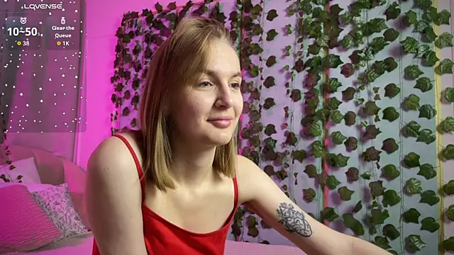 Snapshot of _Vikky_Moon_ chatting on 09-10-25, 01:16  Vikky Moon  online show from 09-10-25, 01:16