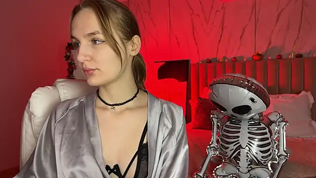 Snapshot of _Vikky_Moon_ chatting on 10-27-25, 01:20  Vikky Moon  online show from 10-27-25, 01:20