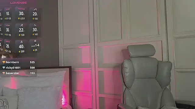 OhMyEmma online show from 03-10-25, 04:17