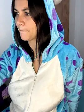 Snapshot of roldanmary chatting on 09-21-25, 03:52 roldanmary online show from 09-21-25, 03:52