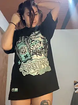 Snapshot of roldanmary chatting on 10-12-25, 04:11 roldanmary online show from 10-12-25, 04:11