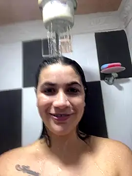 Snapshot of roldanmary chatting on 10-25-25, 06:35 roldanmary online show from 10-25-25, 06:35