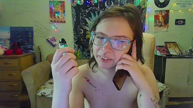 Snapshot of Lil_foxxx chatting on 03-22-25, 05:09 Lil foxxx online show from 03-22-25, 05:09