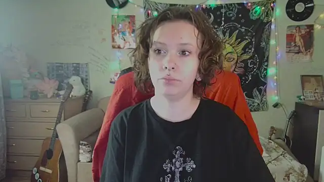 Snapshot of Lil_foxxx chatting on 09-23-25, 11:13 Lil foxxx online show from 09-23-25, 11:13