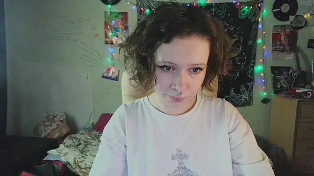 Snapshot of Lil_foxxx chatting on 10-18-25, 11:33 Lil foxxx online show from 10-18-25, 11:33