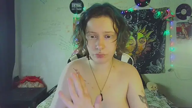 Snapshot of Lil_foxxx chatting on 11-05-25, 10:26 Lil foxxx online show from 11-05-25, 10:26