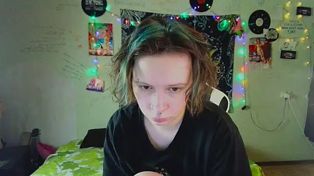 Snapshot of Lil_foxxx chatting on 11-20-25, 11:43 Lil foxxx online show from 11-20-25, 11:43