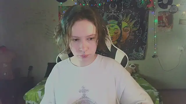 Snapshot of Lil_foxxx chatting on 12-04-25, 11:19 Lil foxxx online show from 12-04-25, 11:19