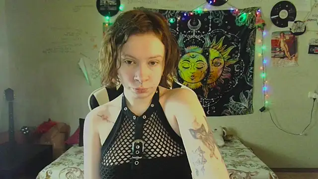 Snapshot of Lil_foxxx chatting on 12-15-25, 02:21 Lil foxxx online show from 12-15-25, 02:21