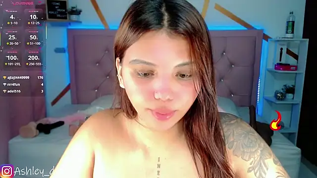 Snapshot of Ashley_dolll chatting on 10-25-25, 10:23 Ashley dolll online show from 10-25-25, 10:23