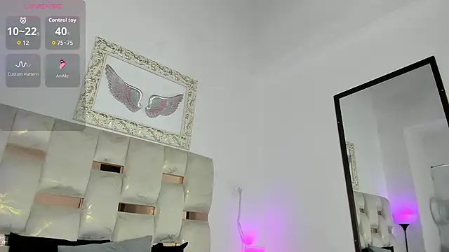 Lola Blondie online show from 11-28-25, 12:19