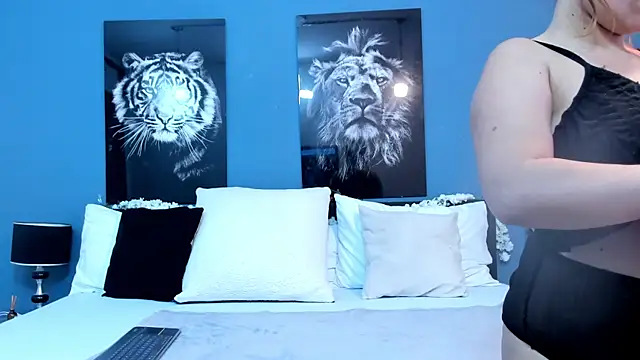 Snapshot of SophiaQueens chatting on 11-20-25, 07:57 SophiaQueens online show from 11-20-25, 07:57