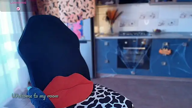 emlana online show from 10-25-25, 01:29