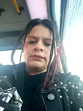 Snapshot of Mela-Hotlyn chatting on 03-10-25, 11:32 Mela-Hotlyn online show from 03-10-25, 11:32